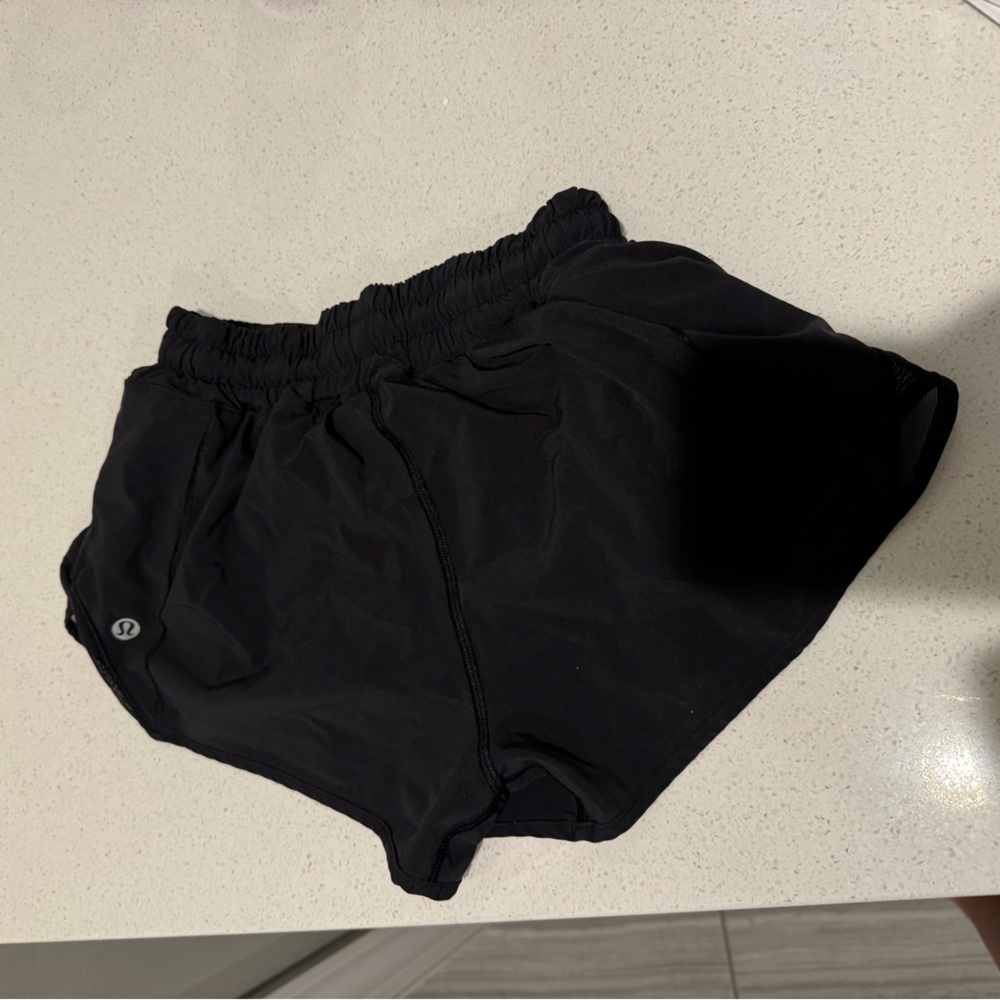 Black Lululemon Hotty Hot Low Rise lines Short 2.5”